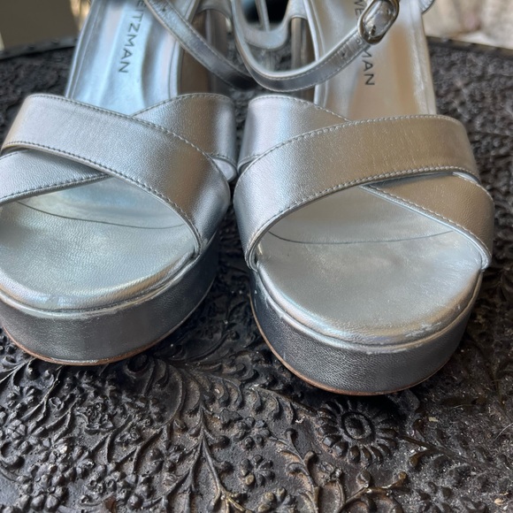 NEW STUART WEITZMAN DAYNA 100MM METALLIC LEATHER PLATFORM SANDALS IN SILVER 7.5 - Picture 9 of 11